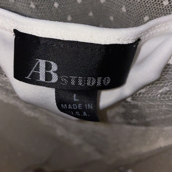 White lacy top! - Picture 3 of 8